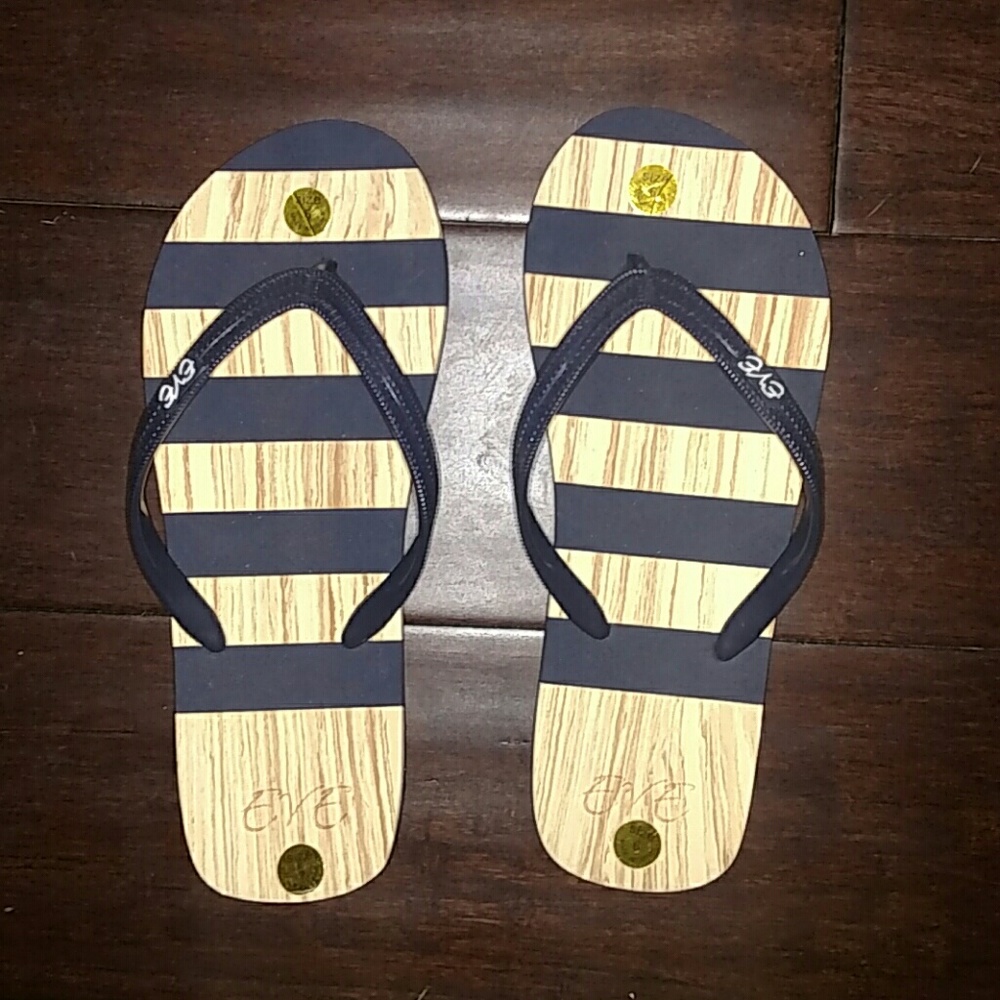 BRAND NEW  size 6 Eve nautical flip flops NWT